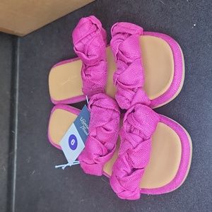 🔴Universal Thread sandals